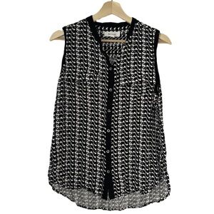 EUC Two by Vince Camuto black & white elephant print tank